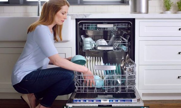 بررسی دلیل سفیدک زدن و کدر شدن ظروف در ماشین ظرفشویی