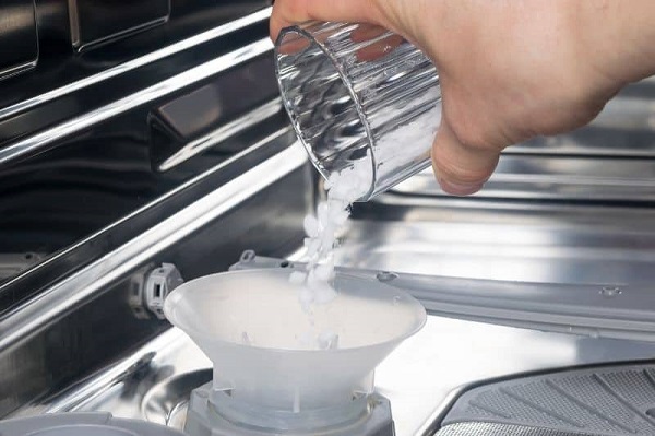 آموزش تخلیه نمک ماشین ظرفشویی و دلایل نشت آن