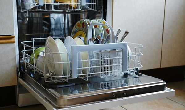 بررسی خطرات و معایب استفاده از ماشین ظرفشویی