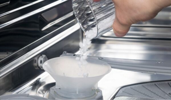 دلیل نیاز به نمک ماشین ظرفشویی چیست؟